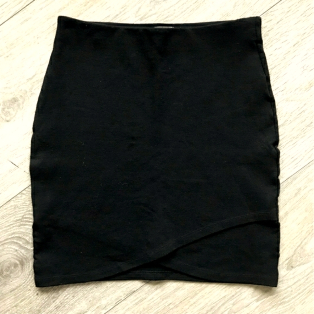 Aritzia - Sunday Best 'Primrose' Black Mini Skirt - Sz Large